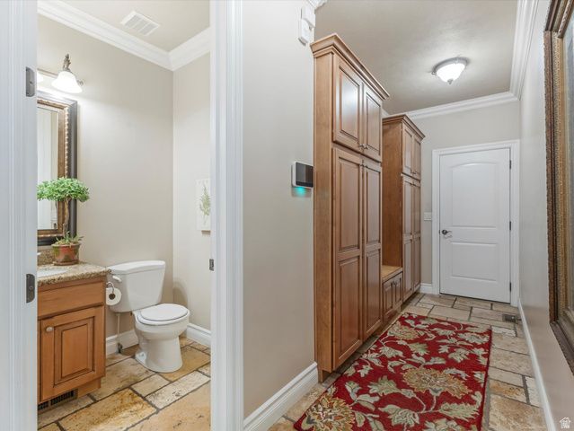 1074 E BLACK FOREST DR, Sandy, UT 84094