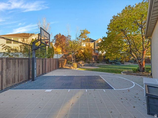 1074 E BLACK FOREST DR, Sandy, UT 84094