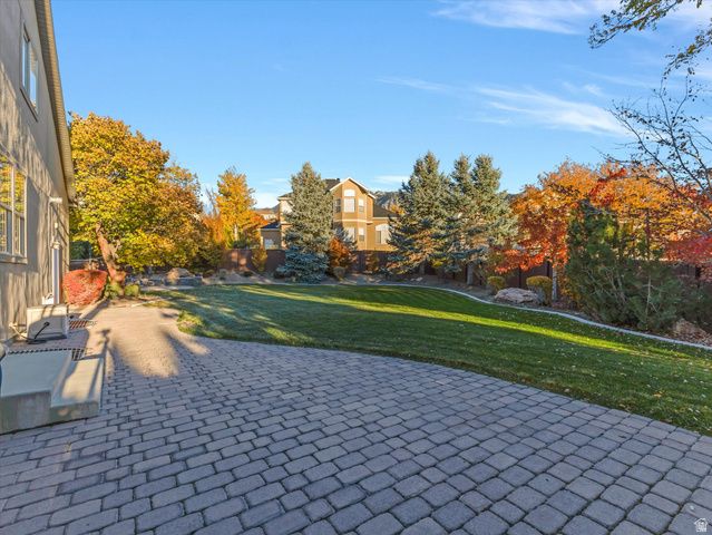 1074 E BLACK FOREST DR, Sandy, UT 84094