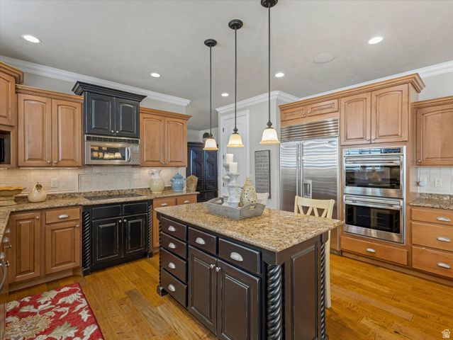 1074 E BLACK FOREST DR, Sandy, UT 84094