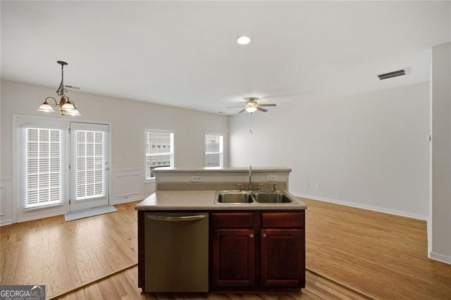 1707 Oakbrook Lane NW, Kennesaw, GA 30152