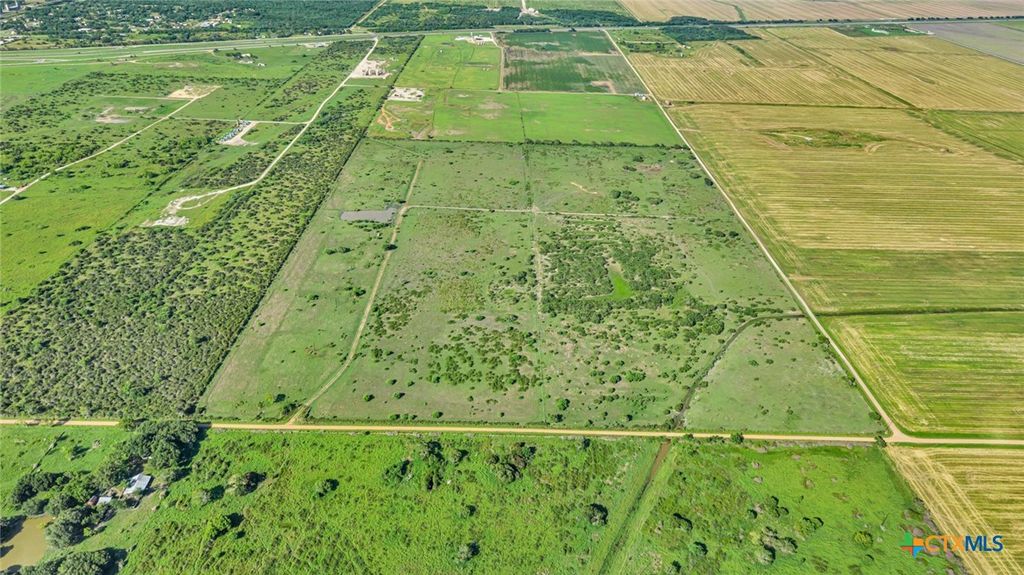 Image 20 of property listing at 000 Sunray Road, Victoria, TX 77905