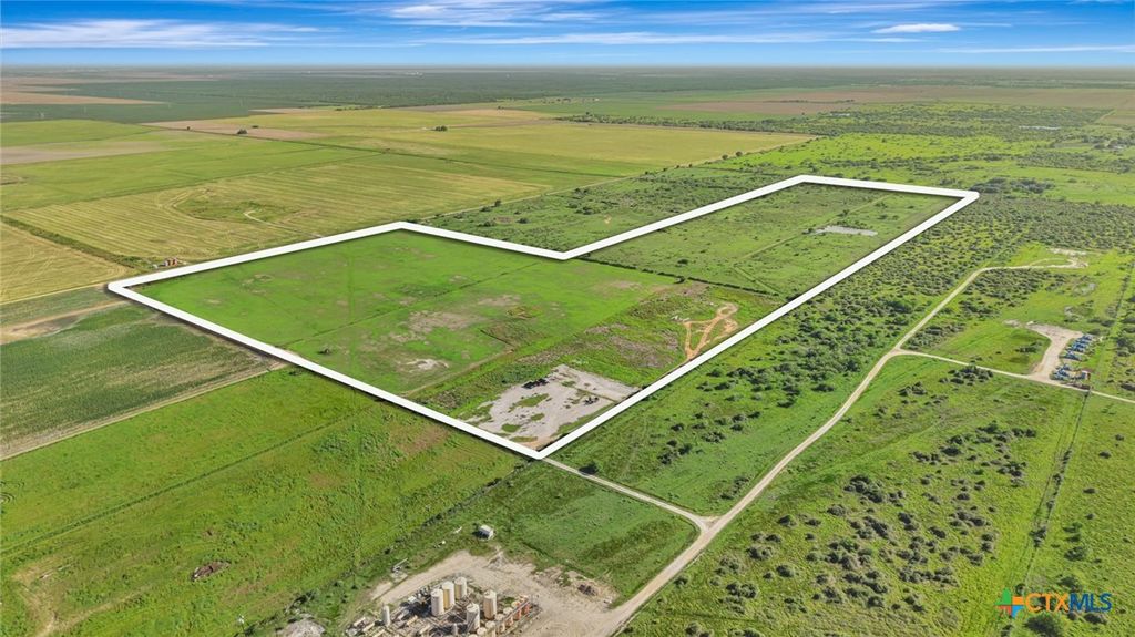 Image 6 of property listing at 000 Sunray Road, Victoria, TX 77905