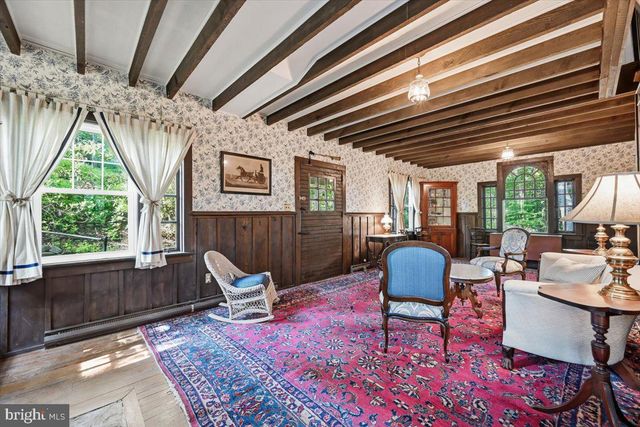 90 OAK LN, Pocono Manor, PA 18349