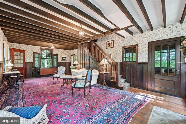 90 OAK LN, Pocono Manor, PA 18349