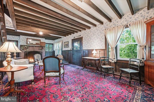90 OAK LN, Pocono Manor, PA 18349