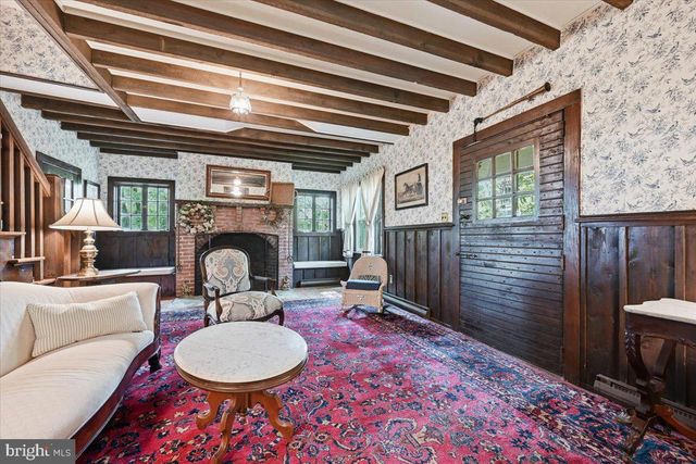 90 OAK LN, Pocono Manor, PA 18349