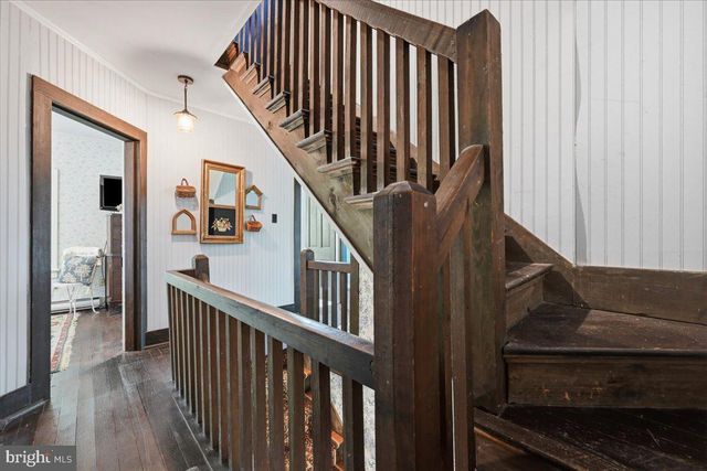 90 OAK LN, Pocono Manor, PA 18349