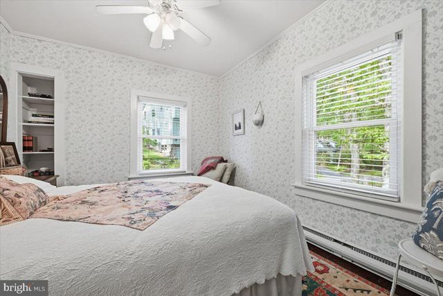 90 OAK LN, Pocono Manor, PA 18349