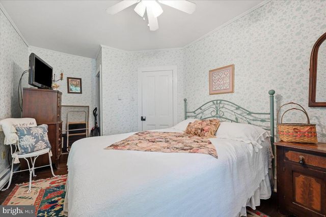 90 OAK LN, Pocono Manor, PA 18349