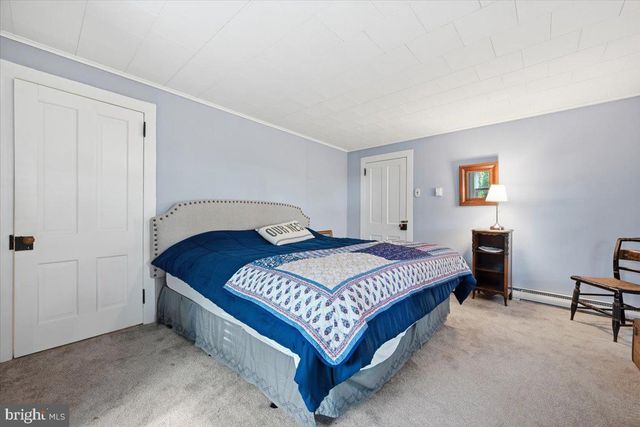 90 OAK LN, Pocono Manor, PA 18349