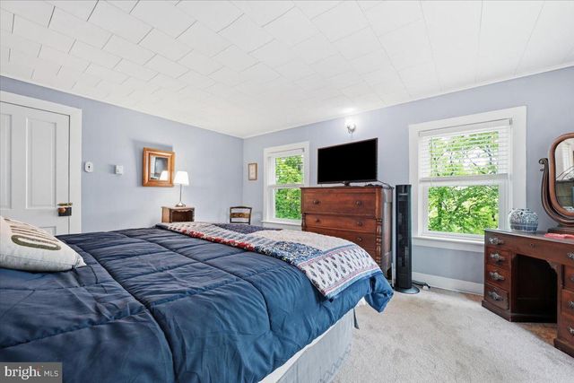 90 OAK LN, Pocono Manor, PA 18349
