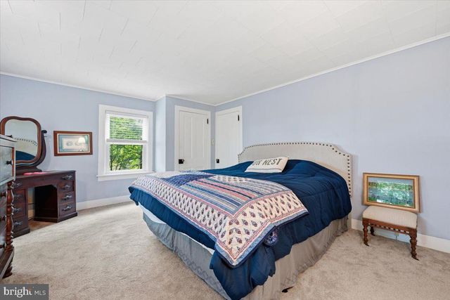 90 OAK LN, Pocono Manor, PA 18349
