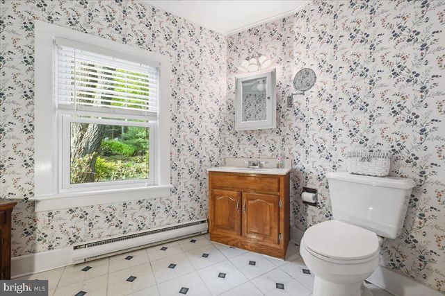 90 OAK LN, Pocono Manor, PA 18349