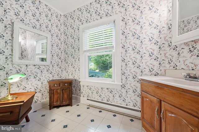 90 OAK LN, Pocono Manor, PA 18349