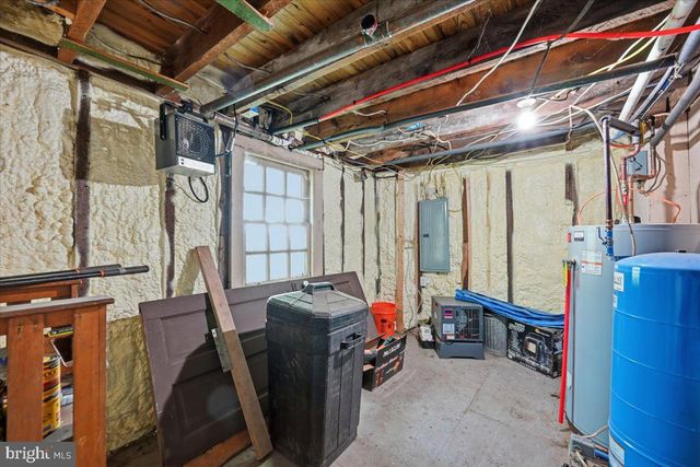 90 OAK LN, Pocono Manor, PA 18349