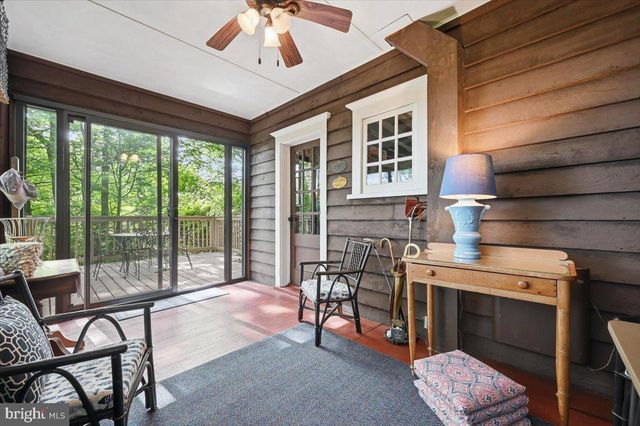 90 OAK LN, Pocono Manor, PA 18349