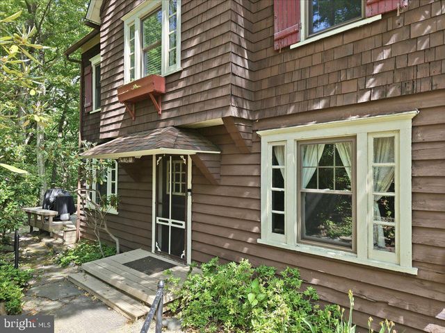 90 OAK LN, Pocono Manor, PA 18349