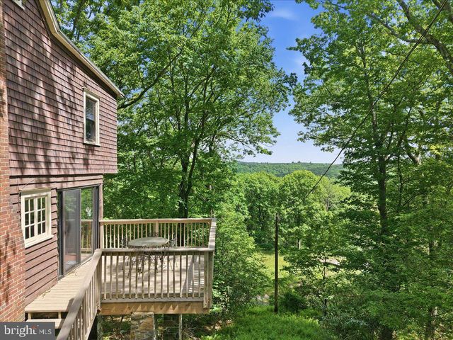 90 OAK LN, Pocono Manor, PA 18349