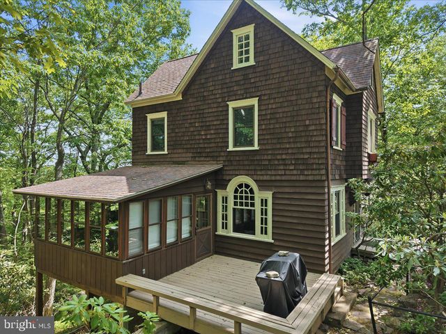 90 OAK LN, Pocono Manor, PA 18349
