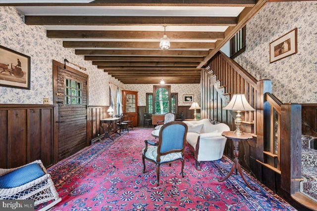 90 OAK LN, Pocono Manor, PA 18349