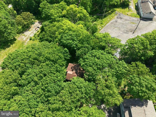 90 OAK LN, Pocono Manor, PA 18349
