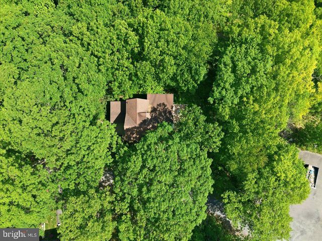 90 OAK LN, Pocono Manor, PA 18349