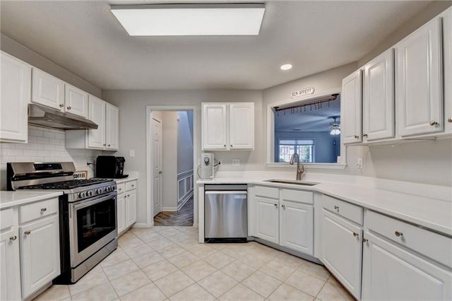 370 Manor Glen Drive, Suwanee, GA 30024