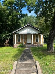 205 N Maple Ave, Joplin, MO 64801