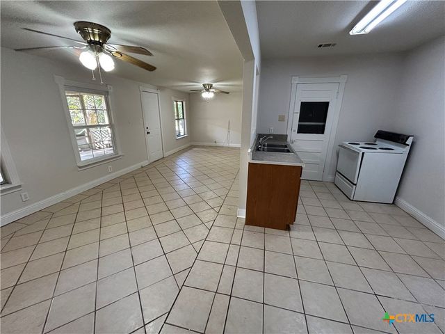 236 Hilltop Drive, Victoria, TX 77905