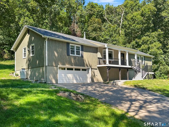 27 Lakes Pond Road, Waterford, CT 06385