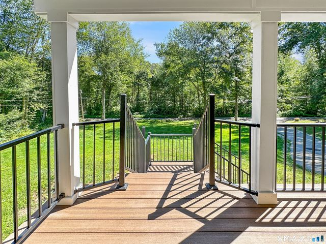 27 Lakes Pond Road, Waterford, CT 06385