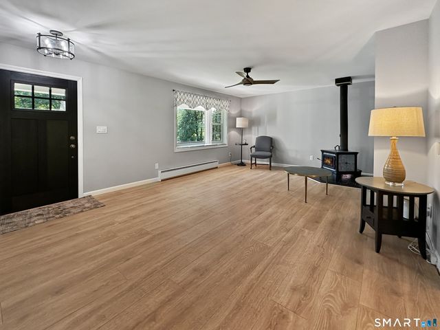 27 Lakes Pond Road, Waterford, CT 06385