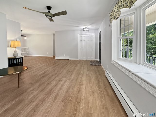 27 Lakes Pond Road, Waterford, CT 06385