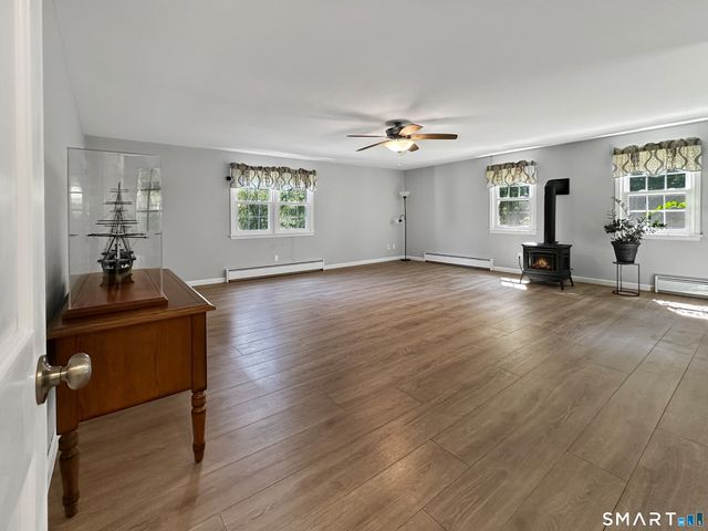 27 Lakes Pond Road, Waterford, CT 06385