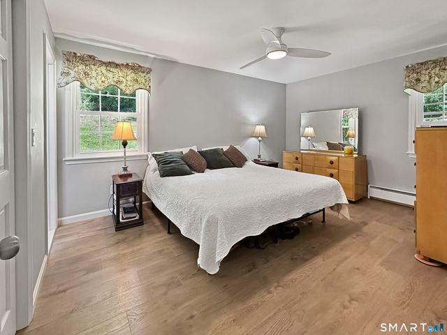 27 Lakes Pond Road, Waterford, CT 06385