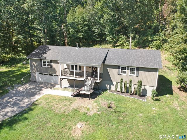 27 Lakes Pond Road, Waterford, CT 06385
