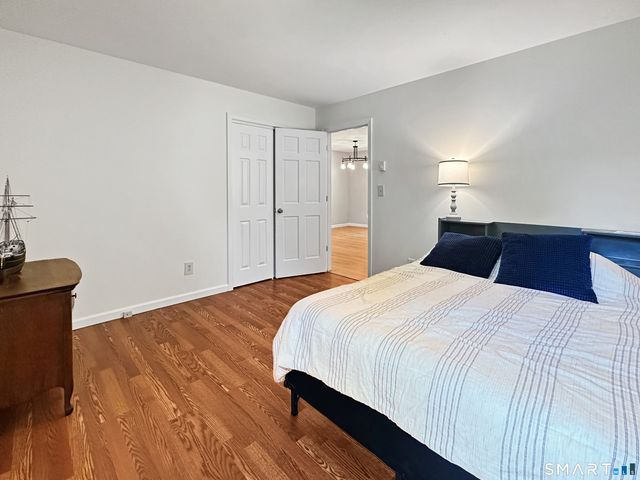 27 Lakes Pond Road, Waterford, CT 06385
