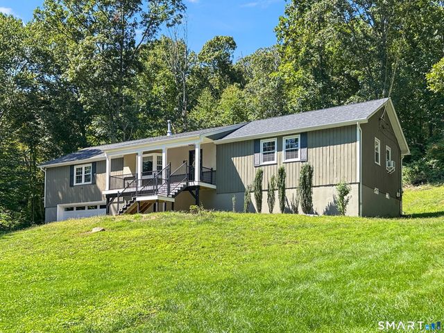 27 Lakes Pond Road, Waterford, CT 06385