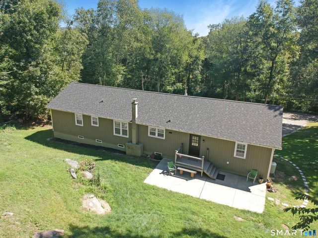 27 Lakes Pond Road, Waterford, CT 06385