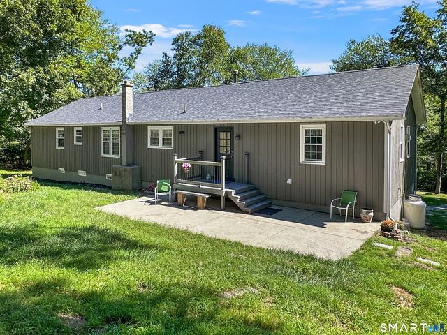27 Lakes Pond Road, Waterford, CT 06385