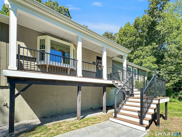 27 Lakes Pond Road, Waterford, CT 06385