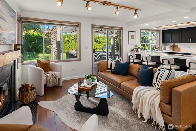 11280 Marine View Drive SW, Seattle, WA 98146
