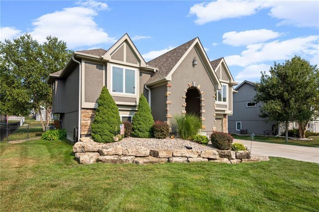 911 Chisam Road, Kearney, MO 64060