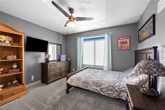 911 Chisam Road, Kearney, MO 64060
