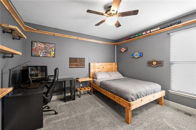 911 Chisam Road, Kearney, MO 64060