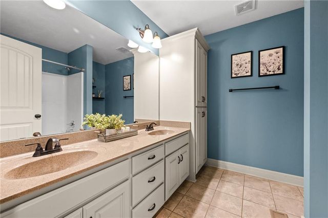 911 Chisam Road, Kearney, MO 64060