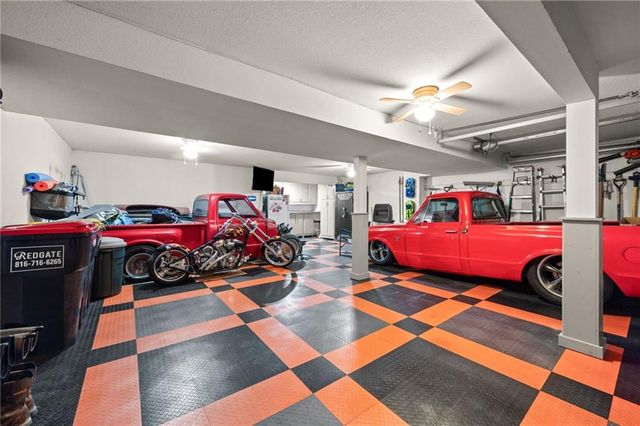 911 Chisam Road, Kearney, MO 64060