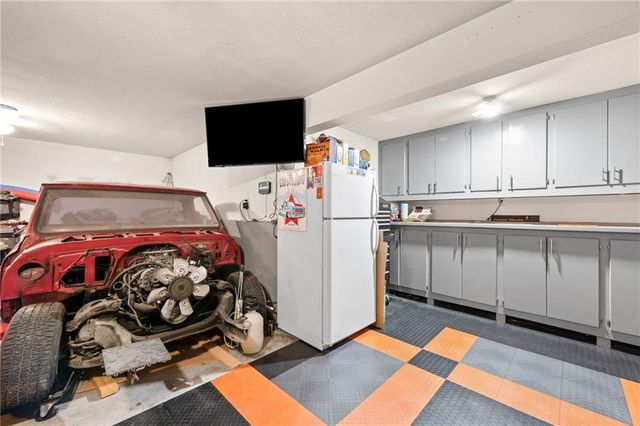 911 Chisam Road, Kearney, MO 64060