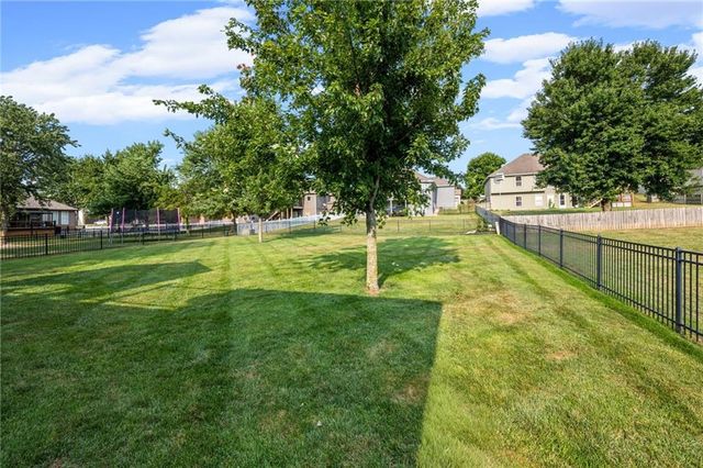 911 Chisam Road, Kearney, MO 64060